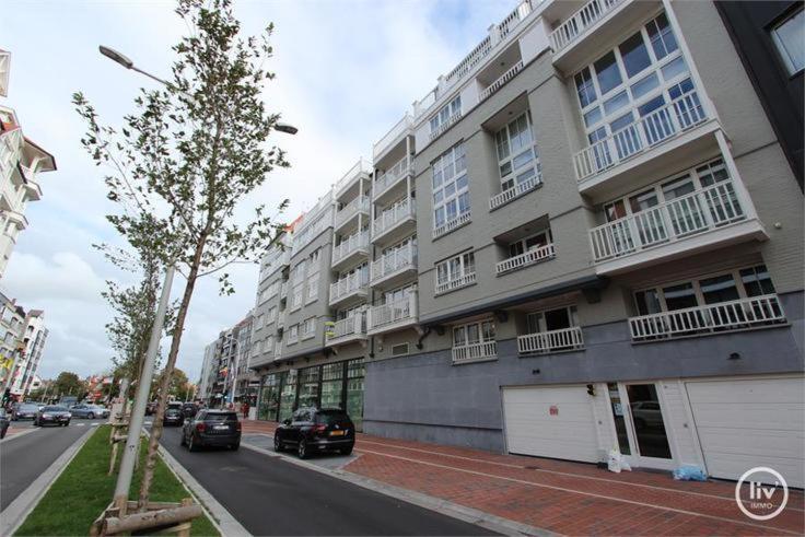 Appartement Spacieux A Knokke Экстерьер фото